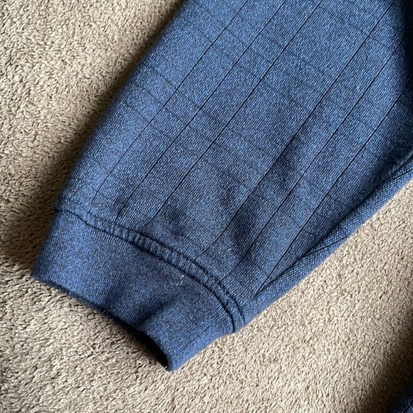 Van Heusen.  Gray Long Sleeve Collared Shirt.  XL - Picture 10 of 11